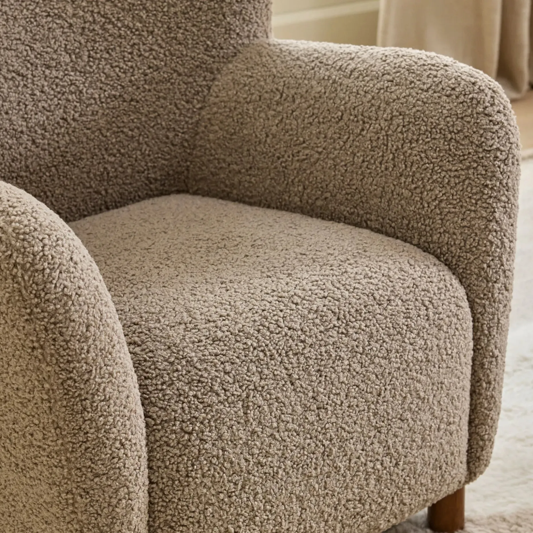 Archie 31.5" Lounge Chair - Short Shearling Taupe