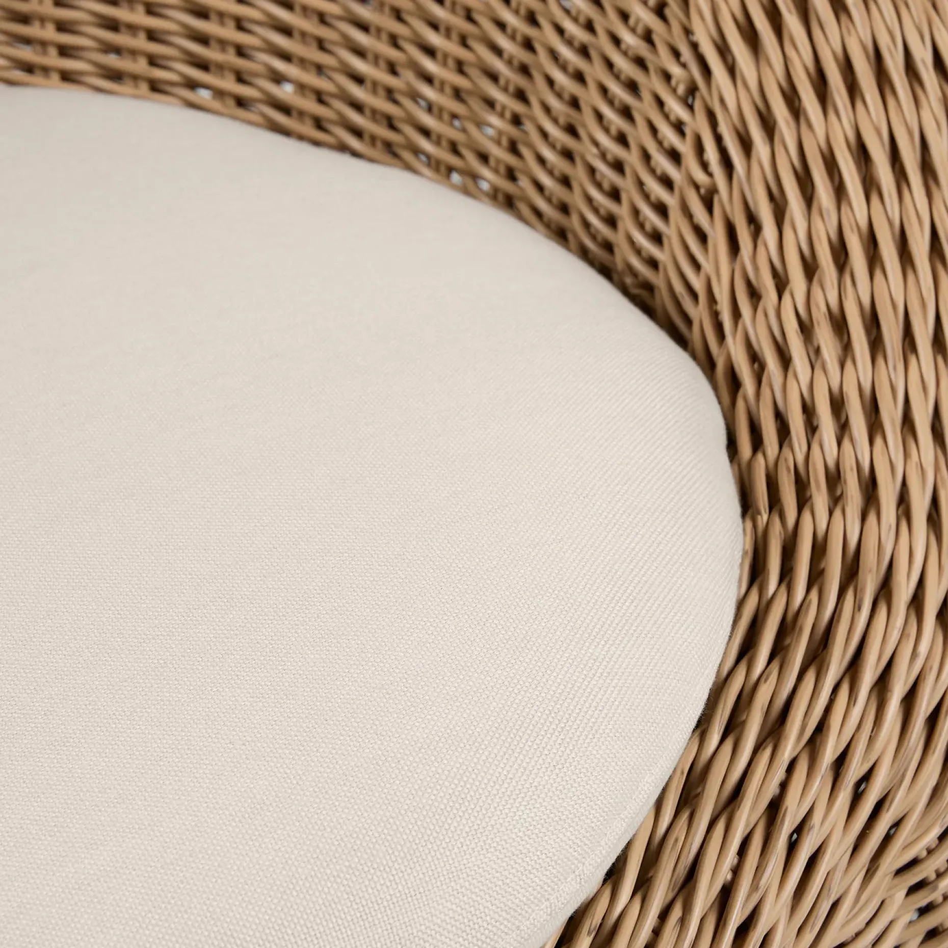 Avila 36.5" Outdoor Swivel Chair - Dravite Ivory
