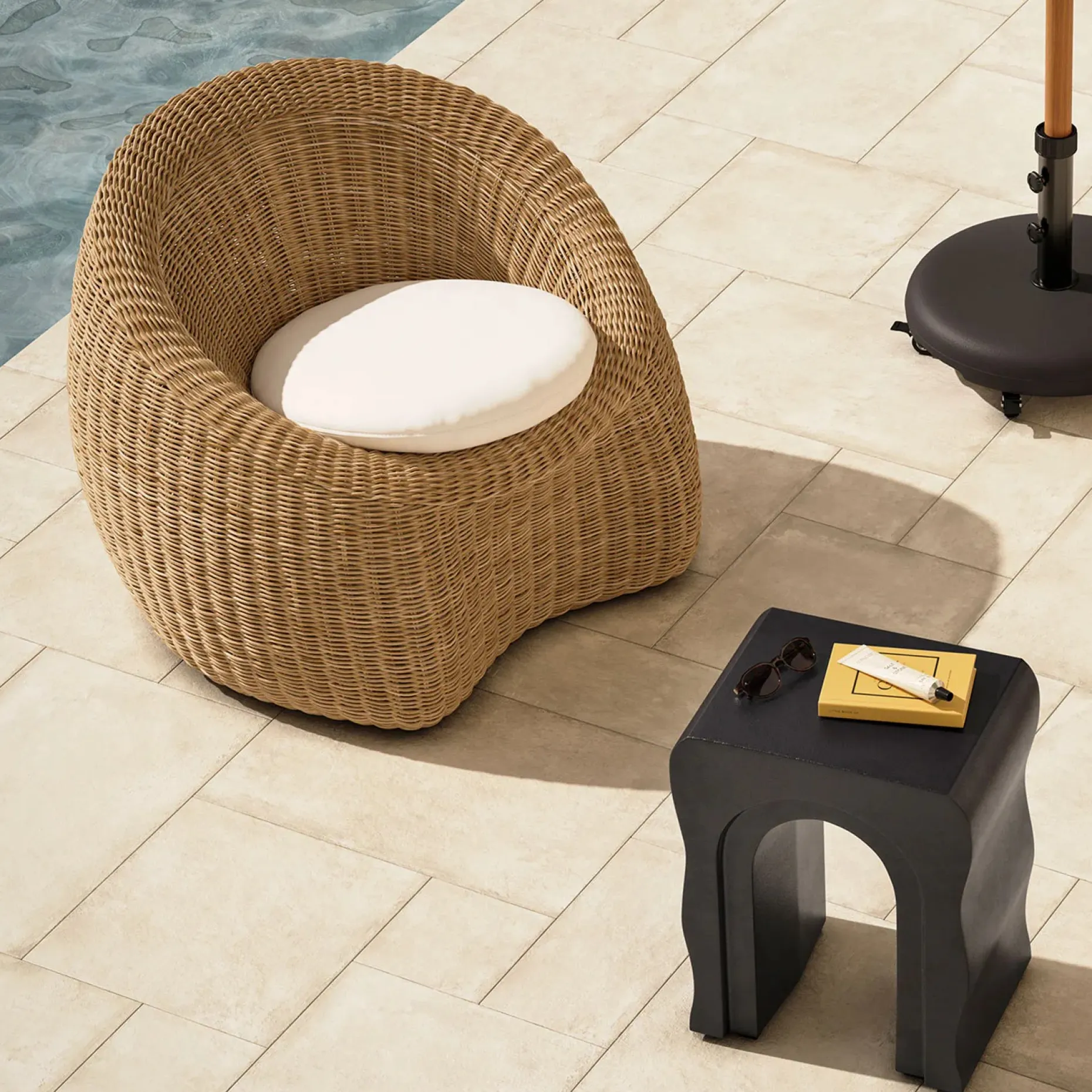 Avila 36.5" Outdoor Swivel Chair - Dravite Ivory