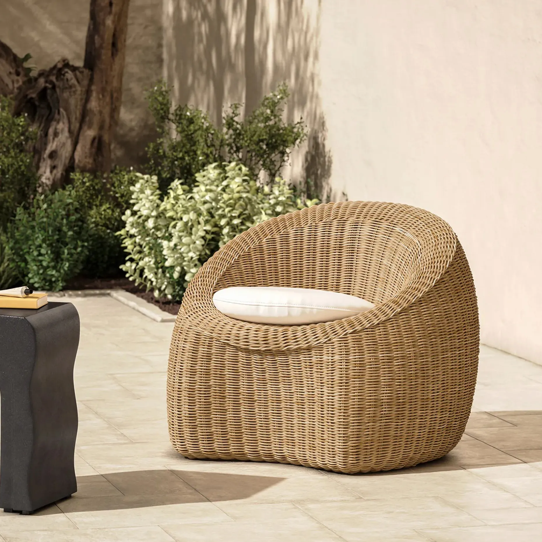 Avila 36.5" Outdoor Swivel Chair - Dravite Ivory
