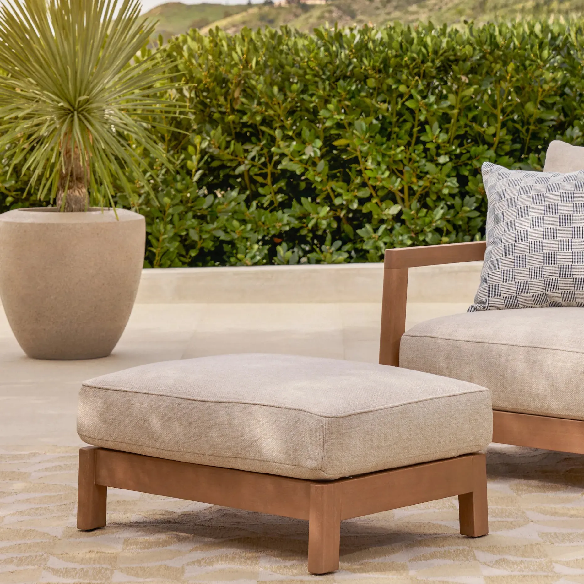 Elise 31" Outdoor Ottoman - Basket Beige