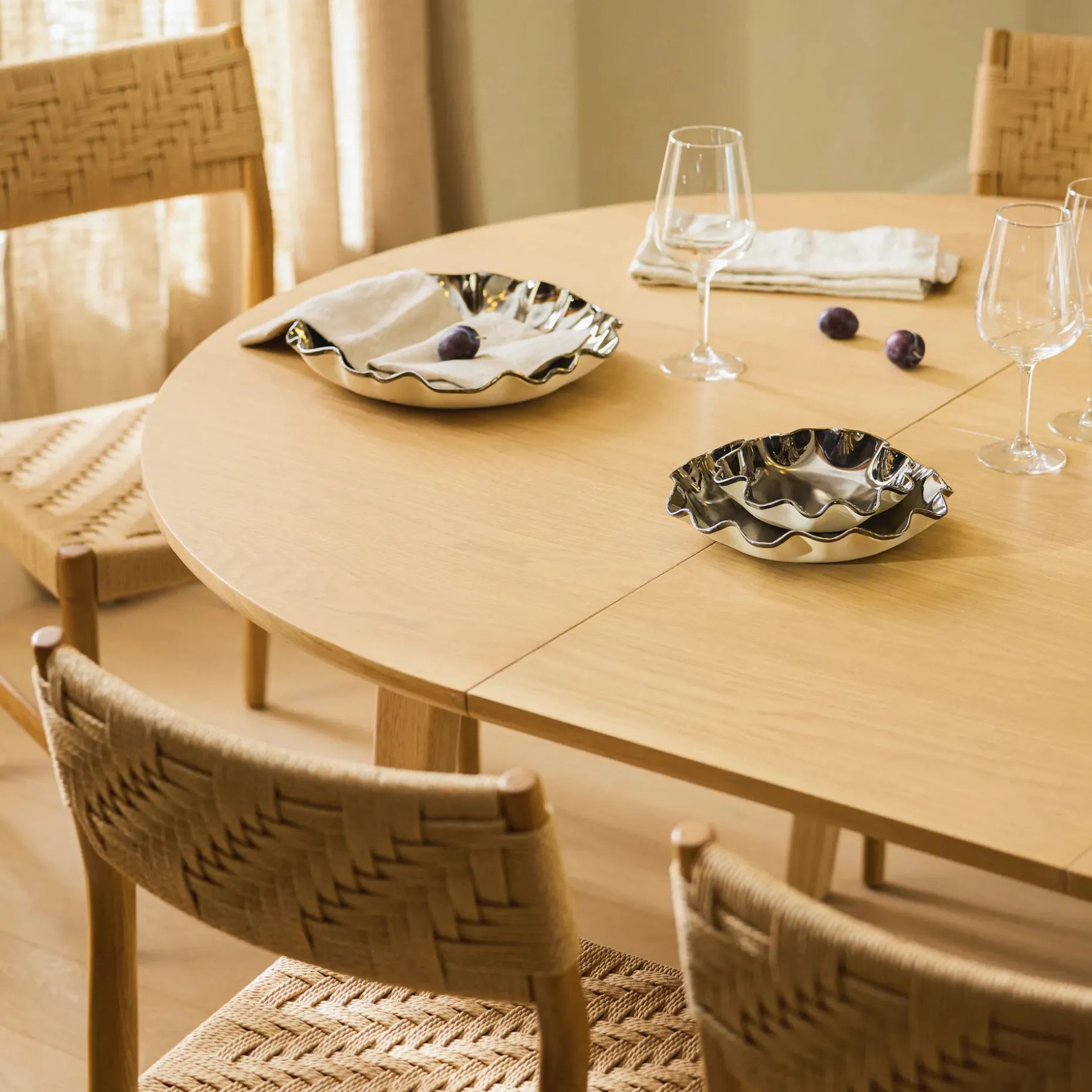 Plumas 55" - 74.75" Extendable Dining Table - White Oak